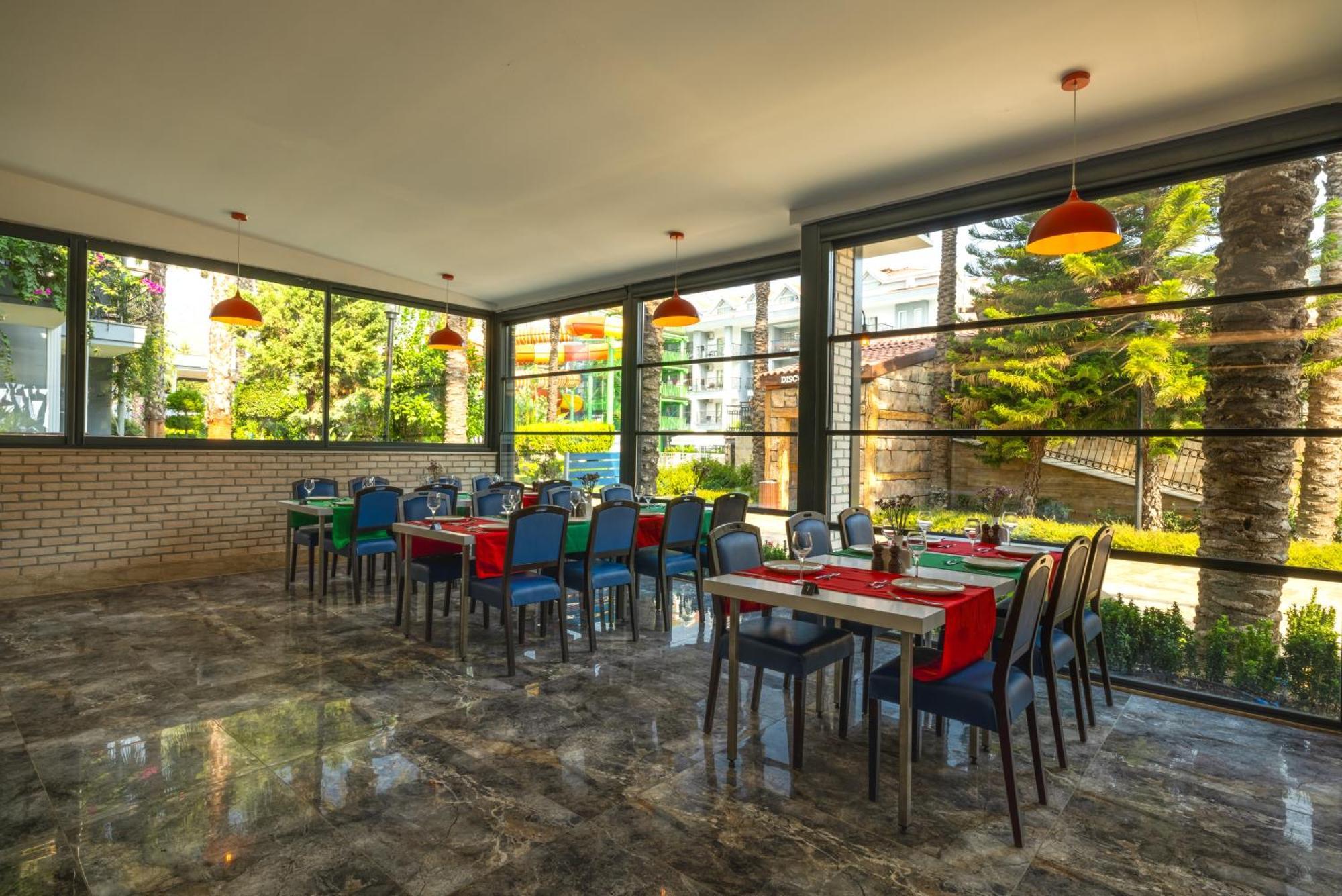 Crystal Aura Beach Resort & Spa Kemer Exterior photo
